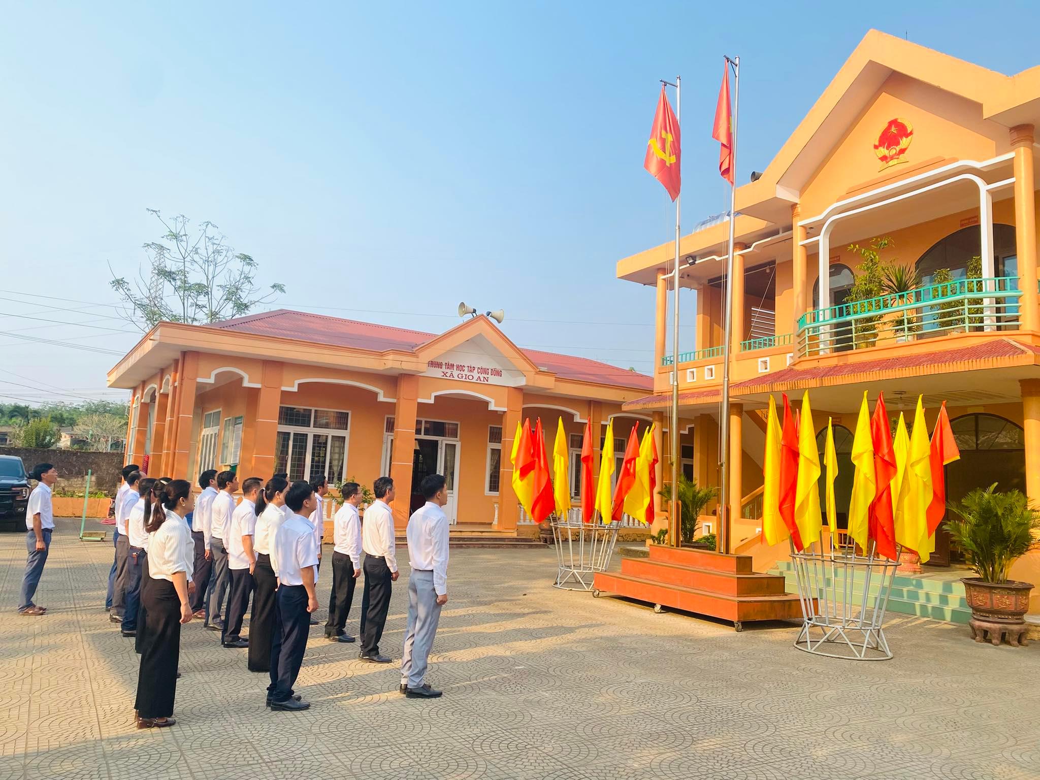 HOẠT ĐỘNG CHÀO CỜ, GIAO BAN ĐẦU THÁNG CỦA ĐẢNG UỶ XÃ CỒN TIÊN